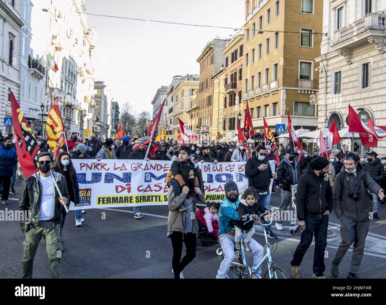 Rome, Italie.29th janvier 2022.Manifestation contre toutes les expulsions, les saisies et les expulsions annoncées qui laisseraient des centaines de personnes et de familles dans la rue.(Photo de Patrizia Corteltessa/Pacific Press/Sipa USA) crédit: SIPA USA/Alay Live News Banque D'Images