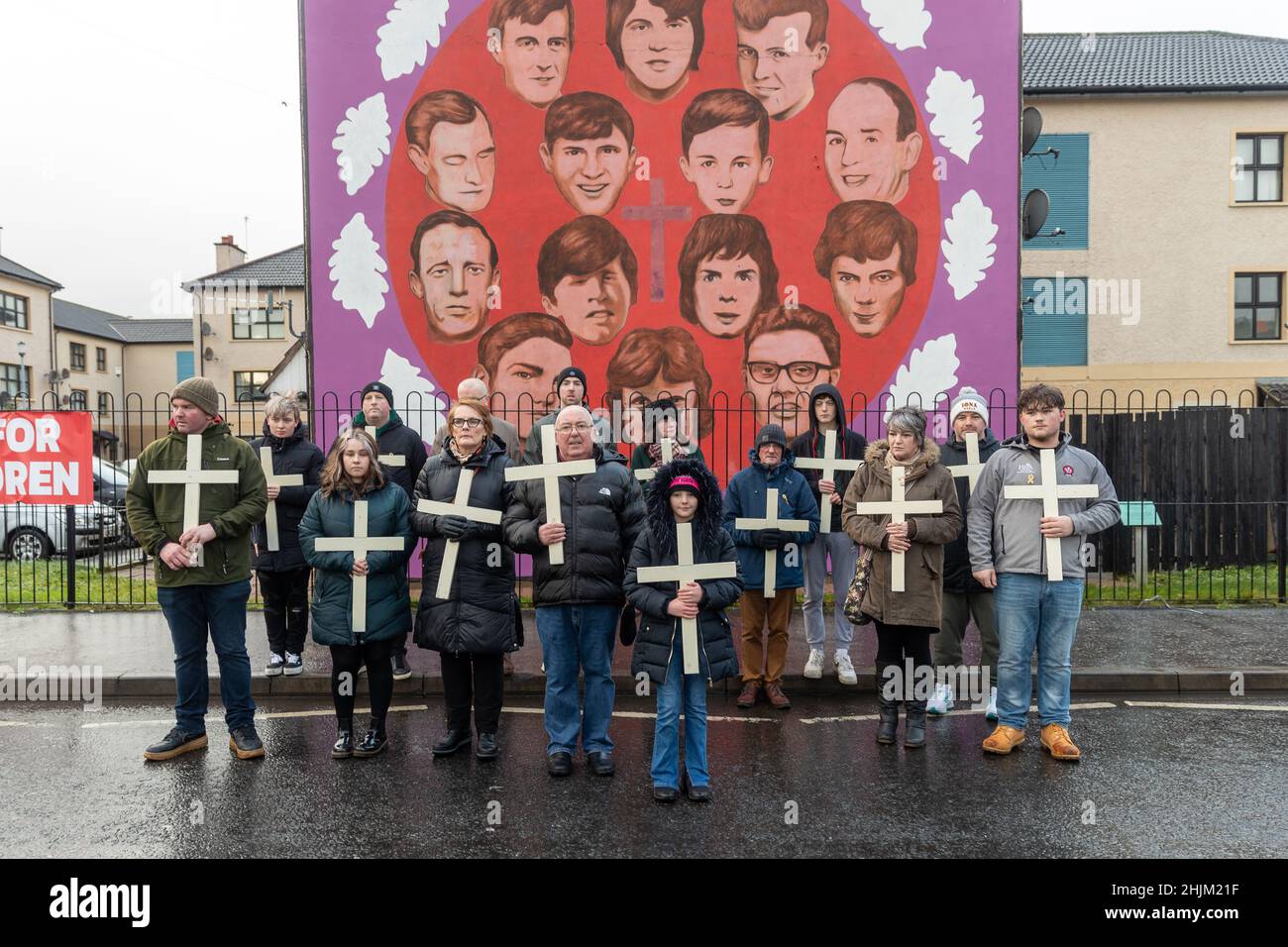 Derry, Royaume-Uni.30th janvier 2022.Bloody Dimanche 50th anniversaire mars commencer une Central Drive à Creggan la marche suivre la même route qu'elle a fait en 1972.Credit: Bonzo/Alamy Live News Banque D'Images