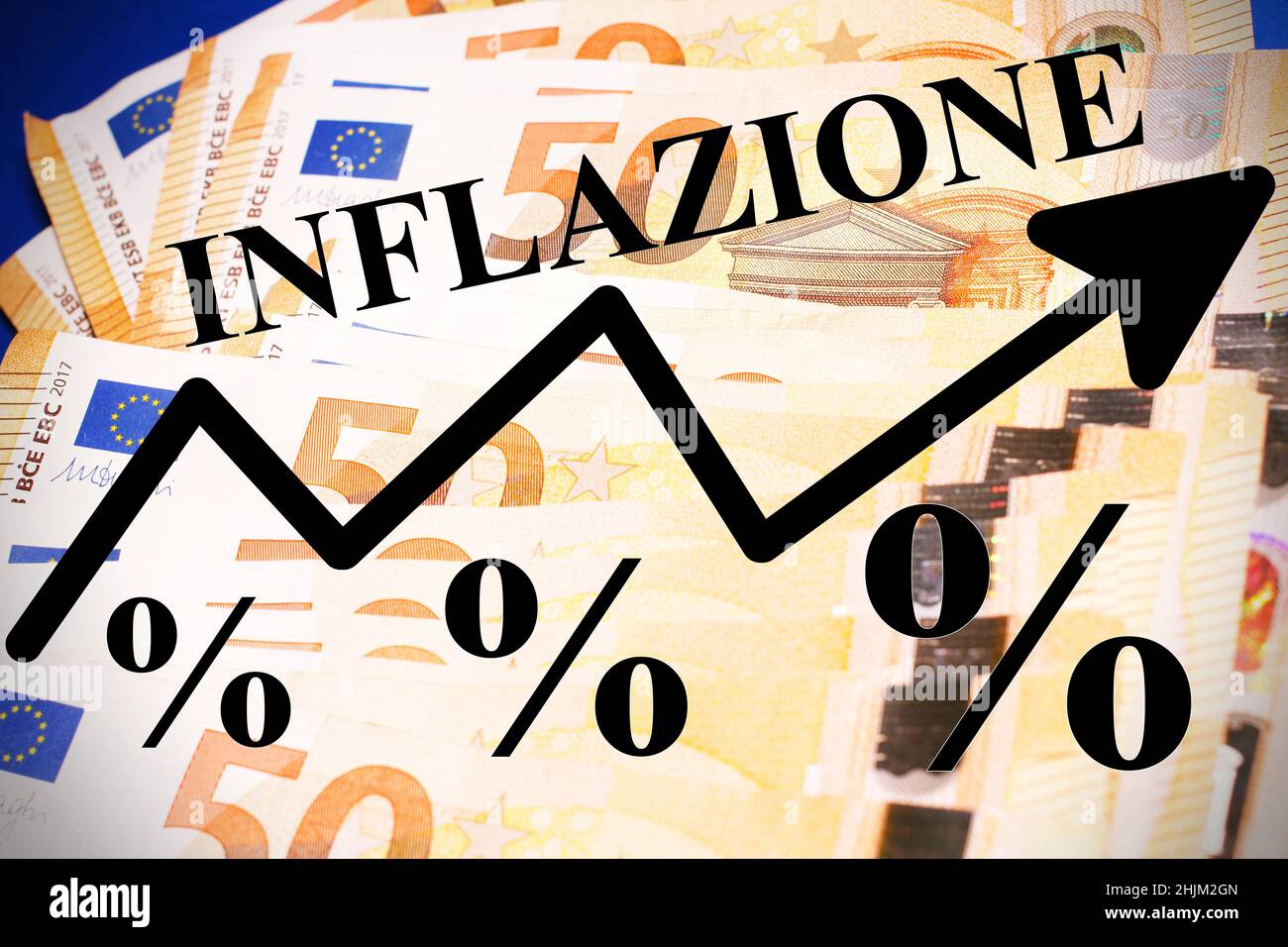 Billets en euros avec le texte 'Inflazione' , mot italien se traduisant par 'inflation' Banque D'Images