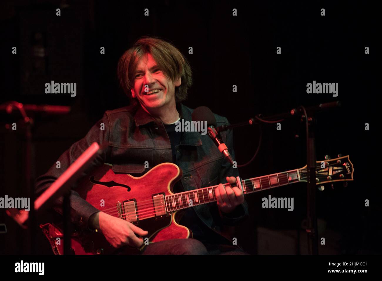 Glasgow, Écosse, Royaume-Uni.30th janvier 2022 le concert Frets à St Luke's au Celtic Connections Festival à Glasgow.Cette gamme d'années présente James Grant (Amour et argent), Norman Blake (BMX bandits) et Bernard Butler (Suede).Bernard Butler en photo.Crédit: Chris McNulty/Alay Live News Banque D'Images