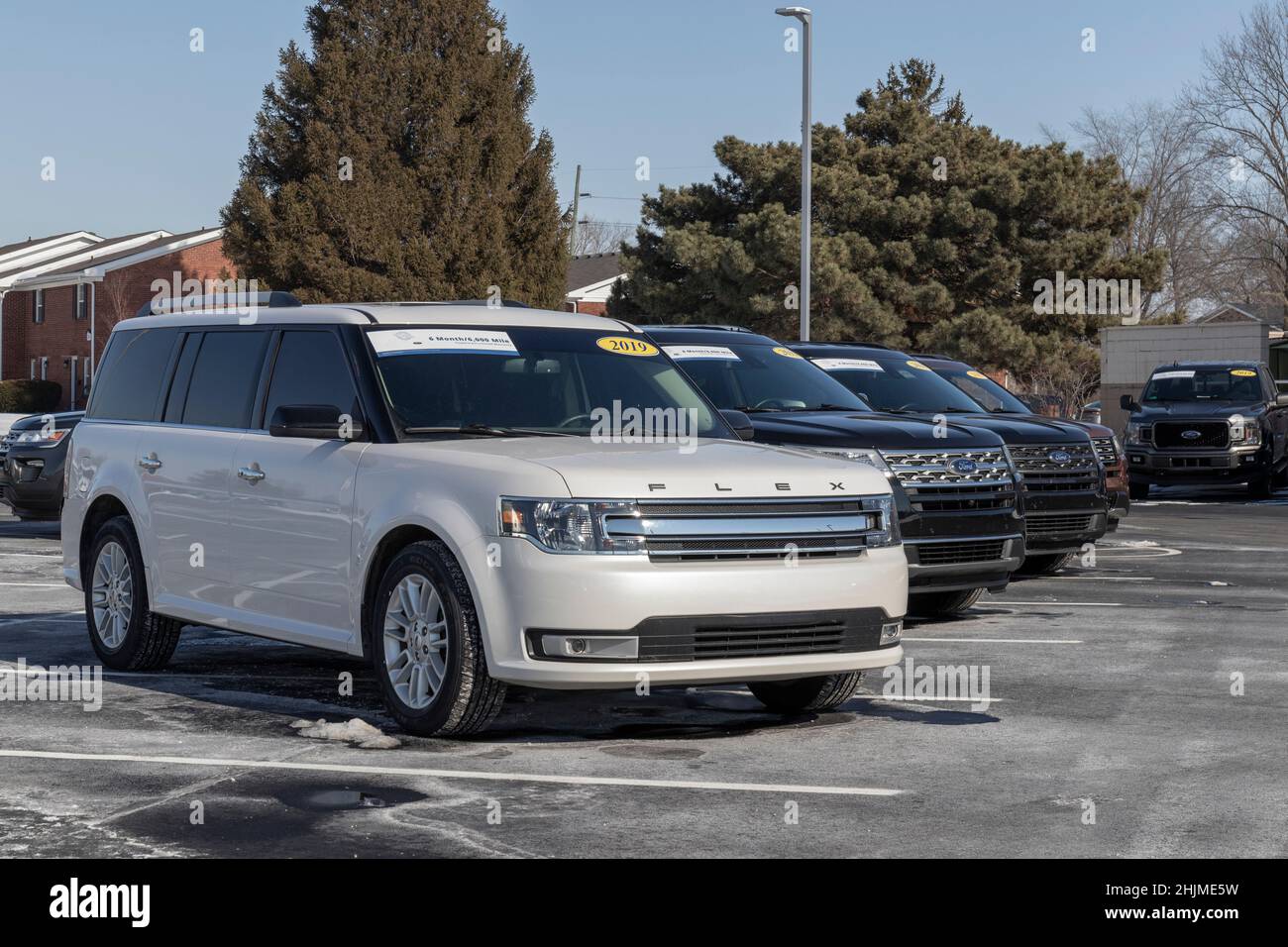 Kokomo - Circa janvier 2022 : exposition Ford Flex d'occasion dans un établissement concessionnaire.Avec des problèmes d'approvisionnement, Ford achète et vend de nombreuses voitures d'occasion pour répondre à la demande Banque D'Images
