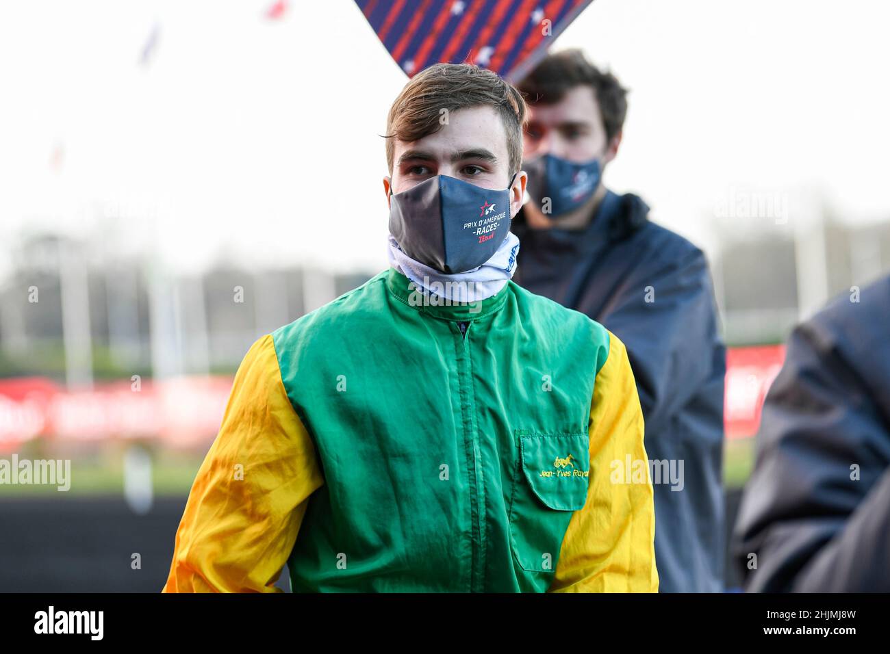 Paris, France.30th janvier 2022.Jockey/pilote Nicolas Bazire sur 'Pavdson du Pont' lors de la course hippique de légende du Grand Prix d'Amérique ZEturf, à l'Hippodrome de Vincennes, près de Paris, France, le 30 janvier 2022.Crédit : Victor Joly/Alamy Live News Banque D'Images