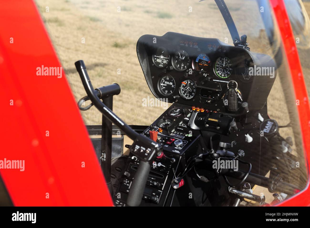 Robinson R44, hélicoptère, transport aérien, rouge, navigation,Cockpit, pilote, Robinson Helicopter Company, Robinson R44 hélicoptère Banque D'Images