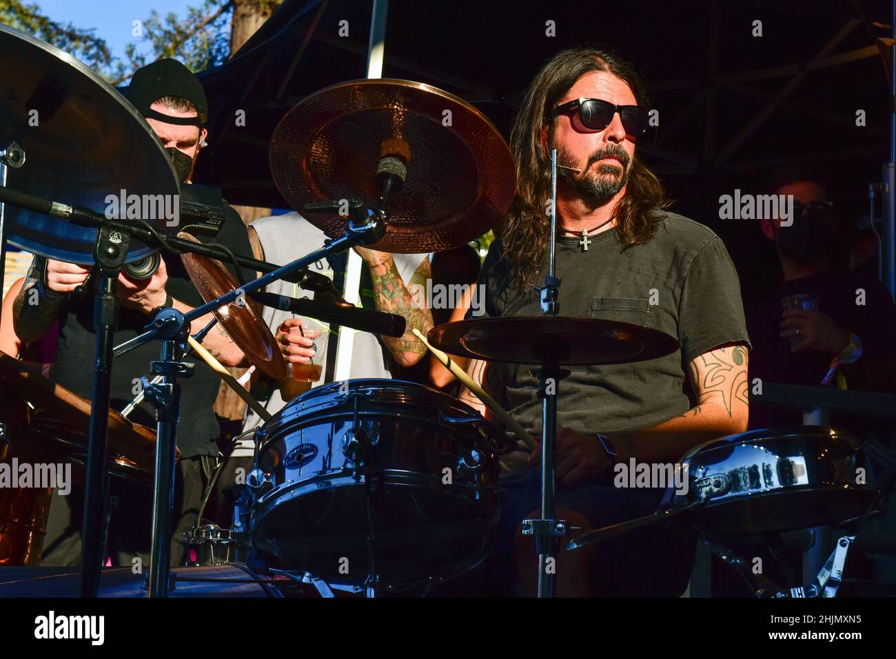 05 septembre 2021 - Festival de BottleRock, Napa, Californie - Dave Grohl jouant un kit de batterie de casseroles et poêles sur la scène culinaire Banque D'Images