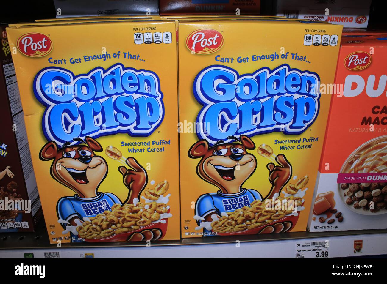 Affichez une vue de gros plan Golden Crisp sur une étagère en métal dans un magasin du Kansas Banque D'Images Affichez une vue de gros plan Golden Crisp sur une étagère en métal dans un magasin du Kansas Banque D'Images