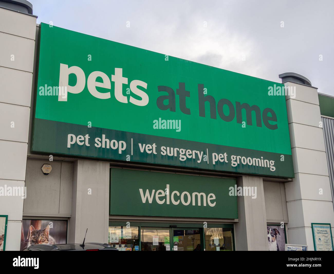 Façade du magasin animaux de compagnie à domicile, Nene Valley Retail Park, Northampton, Royaume-Uni ; avec animalerie, Vet Surgery,Soins pour animaux. Banque D'Images