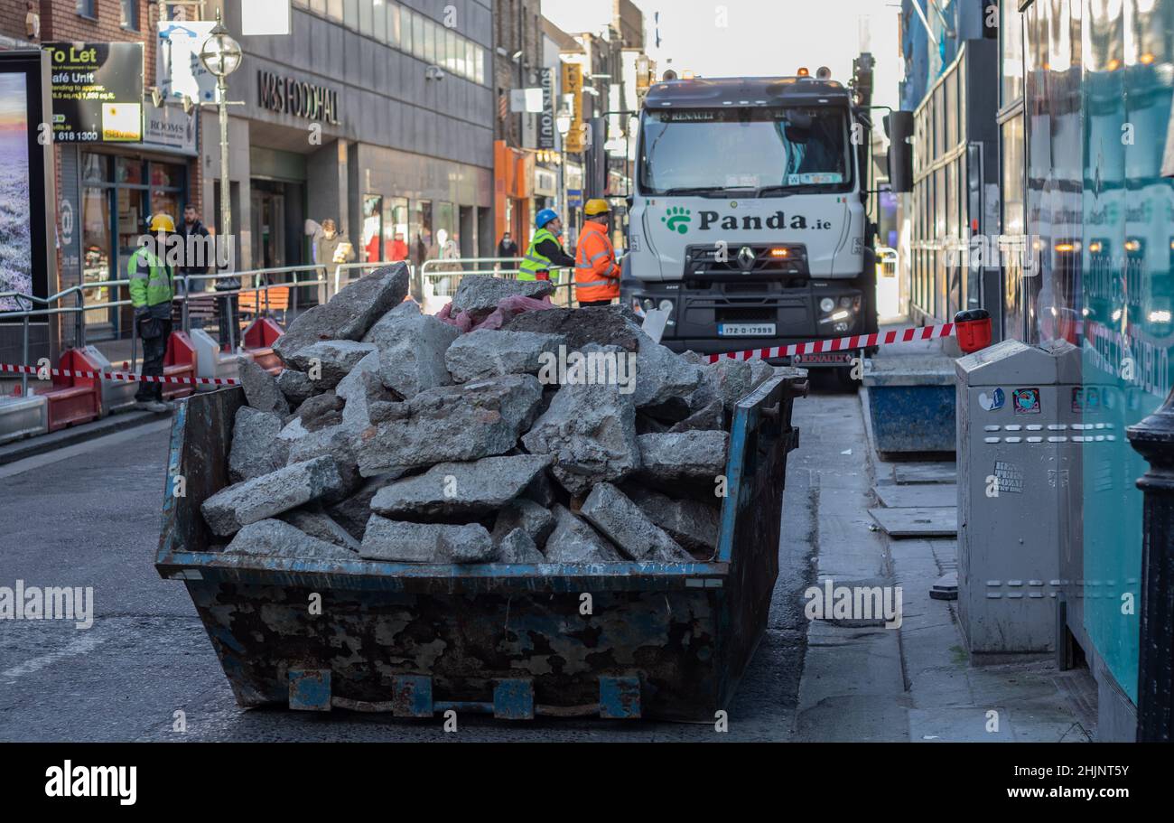 Rénovations dans les rues de Dublin, ouvriers de la construction et travailleurs de la route au travail, Dublin City Centre, Irlande Banque D'Images