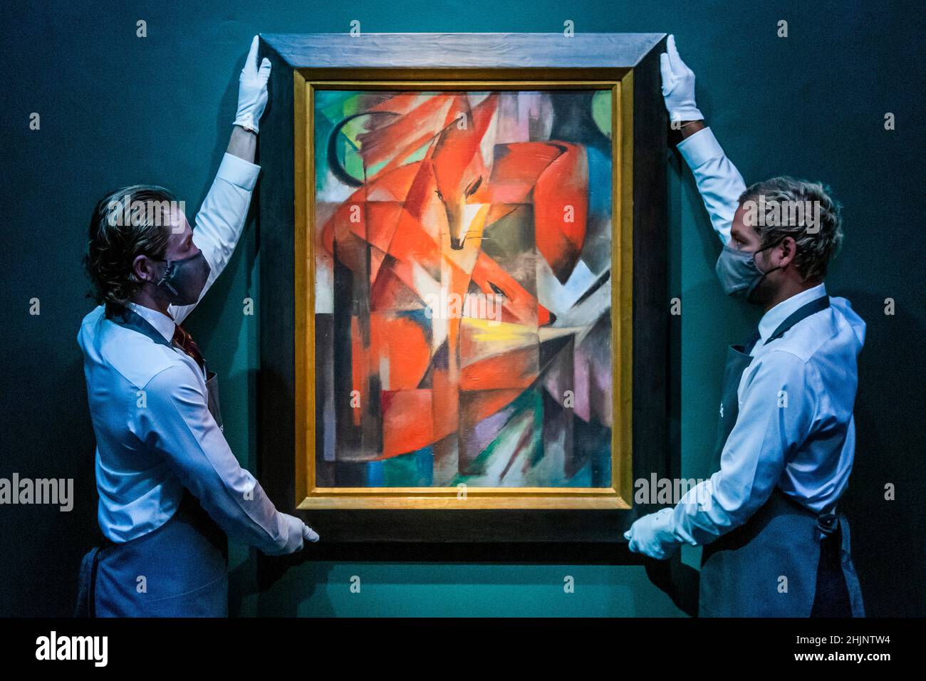 Londres, Royaume-Uni.31st janvier 2022.Les renards (Die Füchse), une œuvre de qualité de musée réalisée par un père du modernisme du 20th siècle, Franz Marc, seront proposés à la vente par Christie's le 1 mars (au 20th/21st siècle: London Evening sale), avec une estimation dans la région de £35 millions.En 2021, les renards ont été restitués aux héritiers de Kurt et d'Else Grawi de Berlin, victimes de persécutions nazies, qui possédaient la peinture de 1928 à 1940.Crédit : Guy Bell/Alay Live News Banque D'Images