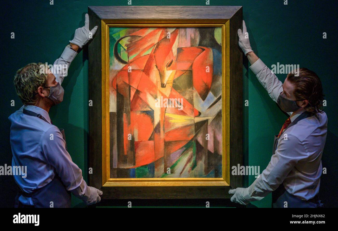 Christie’s, Londres, Royaume-Uni.31 janvier 2022.Le chef-d’œuvre de Franz Marc en 1913, les renards, sera mis en vente chez Christie’s le 1 mars 2022 avec une estimation de la prévente de l’ordre de 35 000 000 £.Cette œuvre expressionniste allemande nazie pillée et restituée sera la pièce maîtresse de Christie’s 20th/21st Century London Evening sale, une vente aux enchères clé de la série Shanghai-Londres 20/21, qui lance la série Christie des principales ventes internationales de 2022.Crédit : Malcolm Park/Alay Live News. Banque D'Images