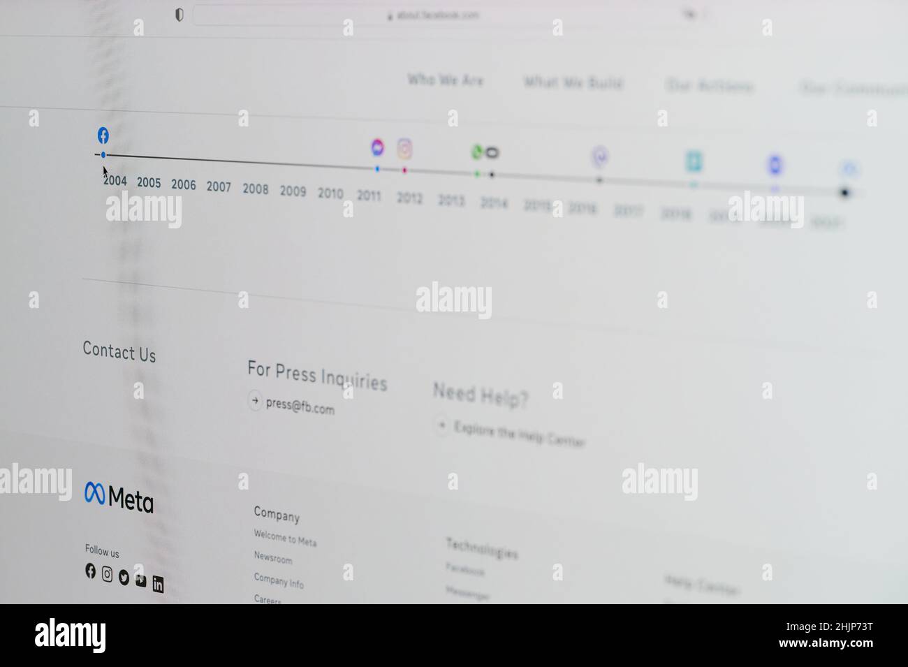New york, Etats-Unis - janvier 31 2022: Création facebook historique date sur l'écran du smartphone vue rapprochée Banque D'Images