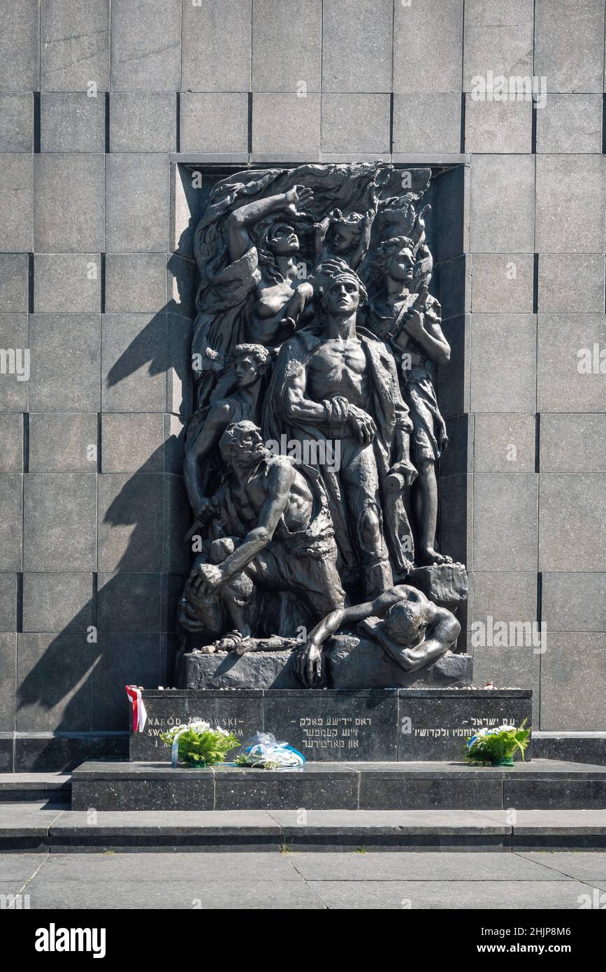 Monument aux héros du ghetto sculpté par Nathan Rapoport et dévoilé en 1948 - Varsovie, Pologne Banque D'Images