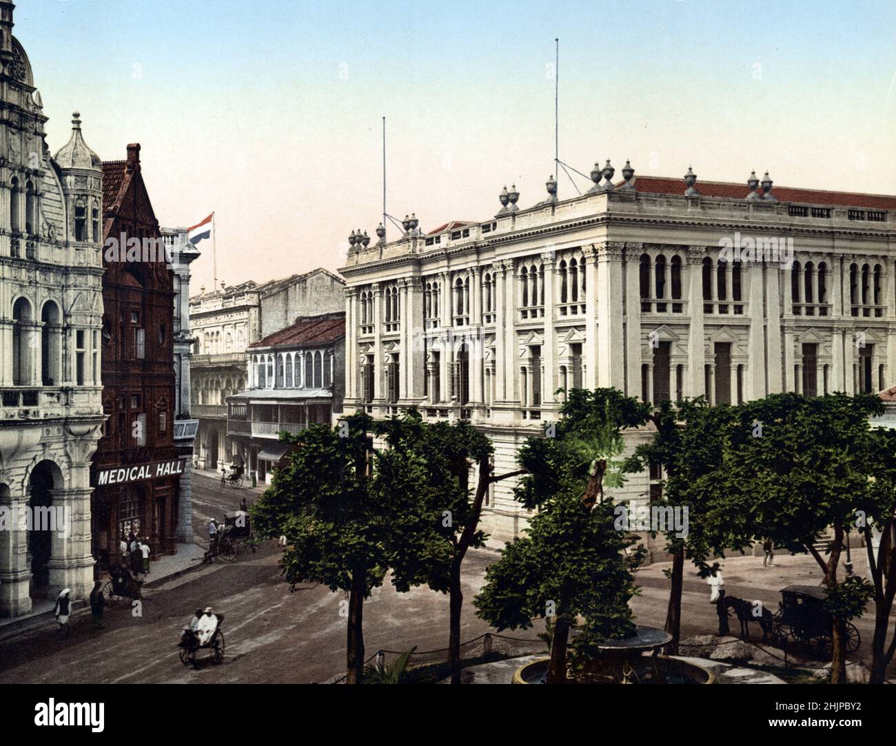 Vue sur six Battery Road, un simple bâtiment (Standard Chartered Bank Building, aujourd'hui gratte-ciel de grande hauteur situé dans le quartier central des affaires de Singapour) carte postale vers 1900 Collection privee Banque D'Images
