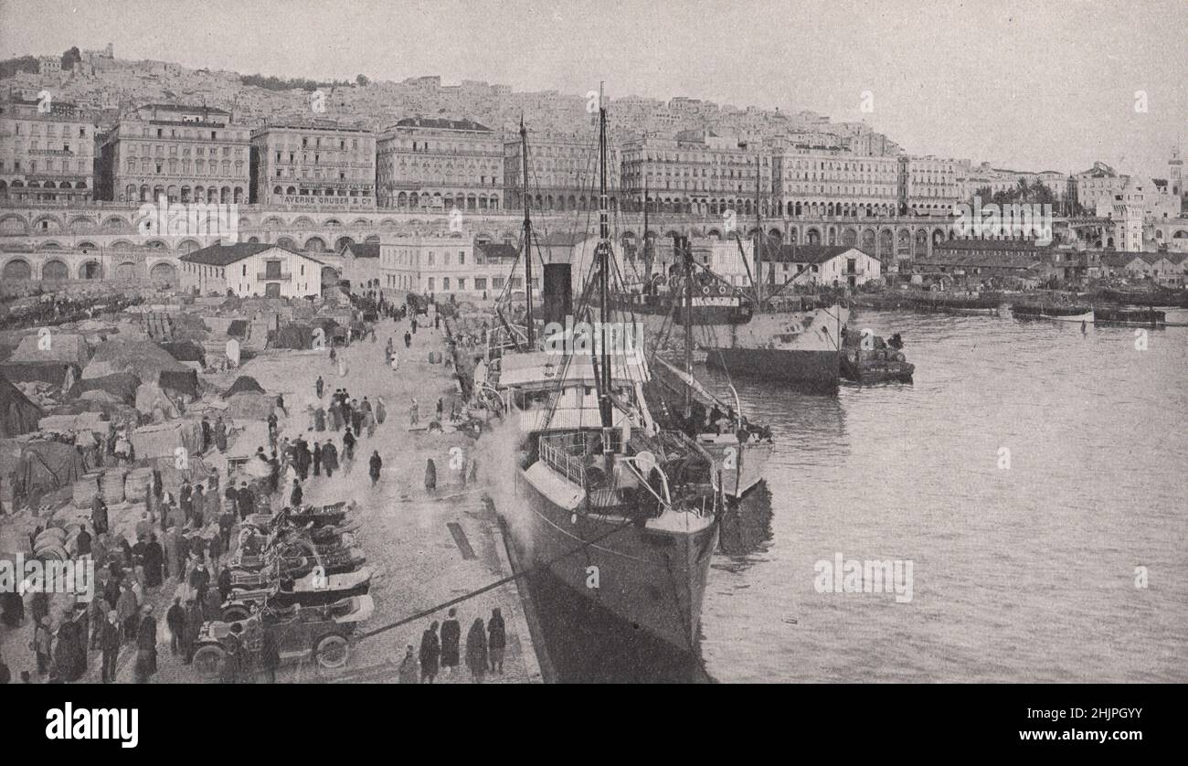 Au port de commerce, l'un des deux ports commerciaux du Mile d'Alger et de la moitié des quais. Algérie. Etats de Barbarie (1923) Banque D'Images