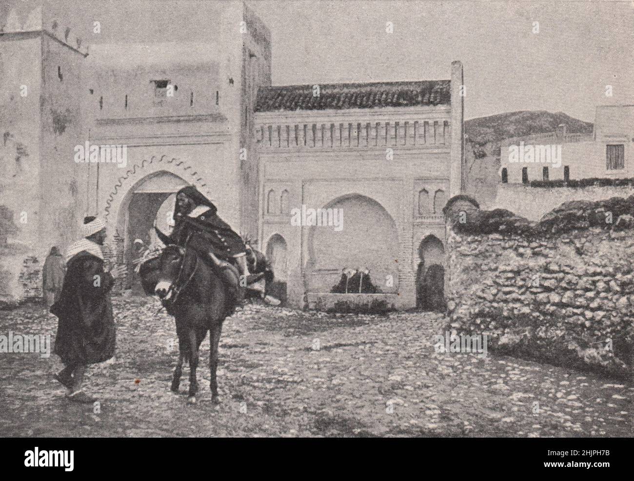 Nouveau du pays dans un coin de la vieille Tetuan. Maroc. Etats de Barbarie (1923) Banque D'Images