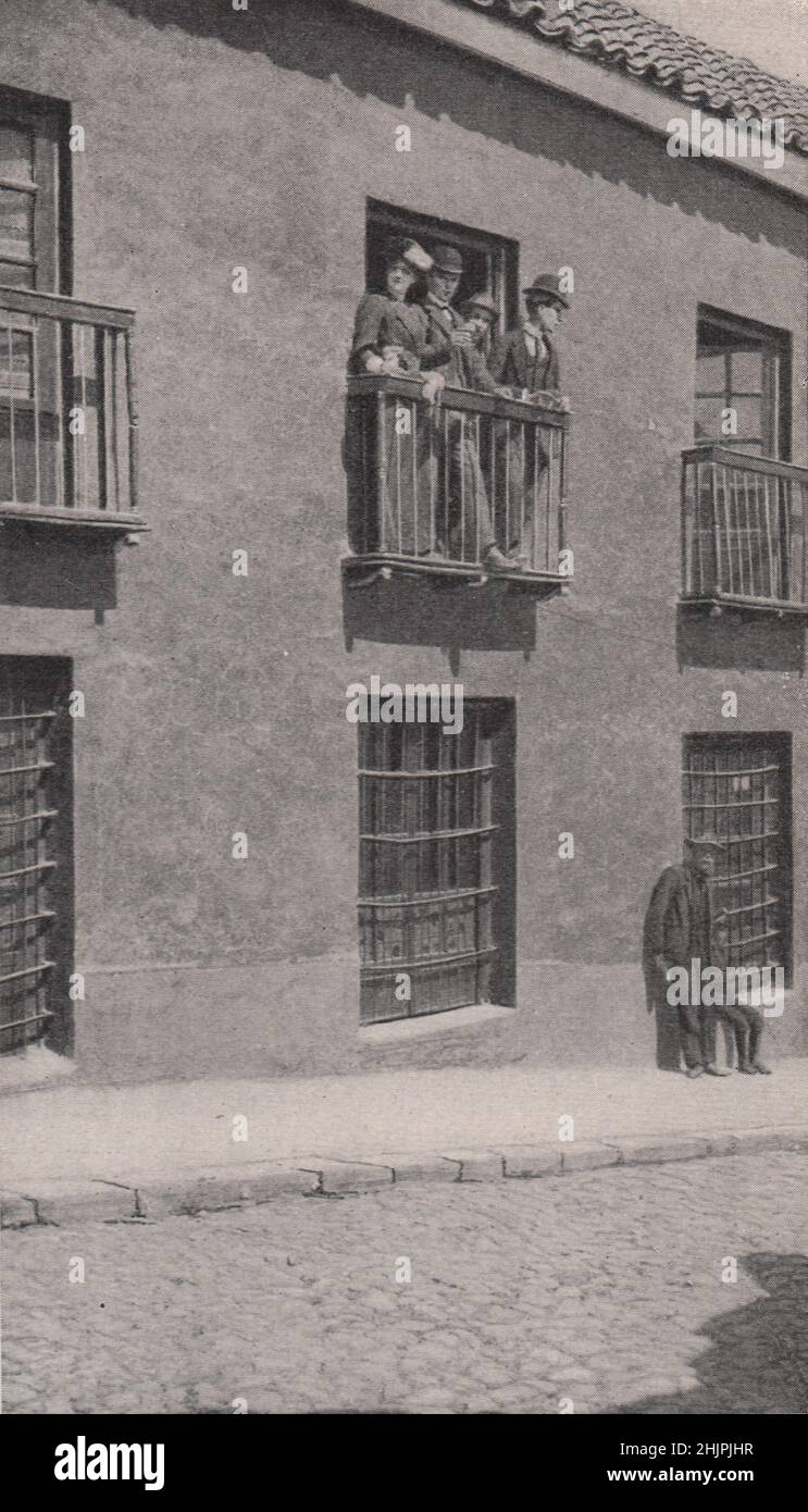 Maisons anciennes dans une rue latérale de la Paz. Bolivie (1923) Banque D'Images