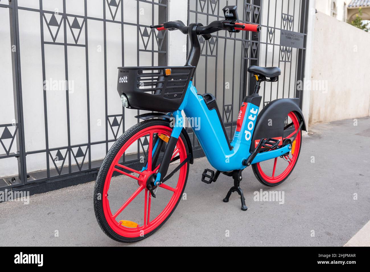 DOTT lance ses vélos électriques en libre-service dans la ville de ...