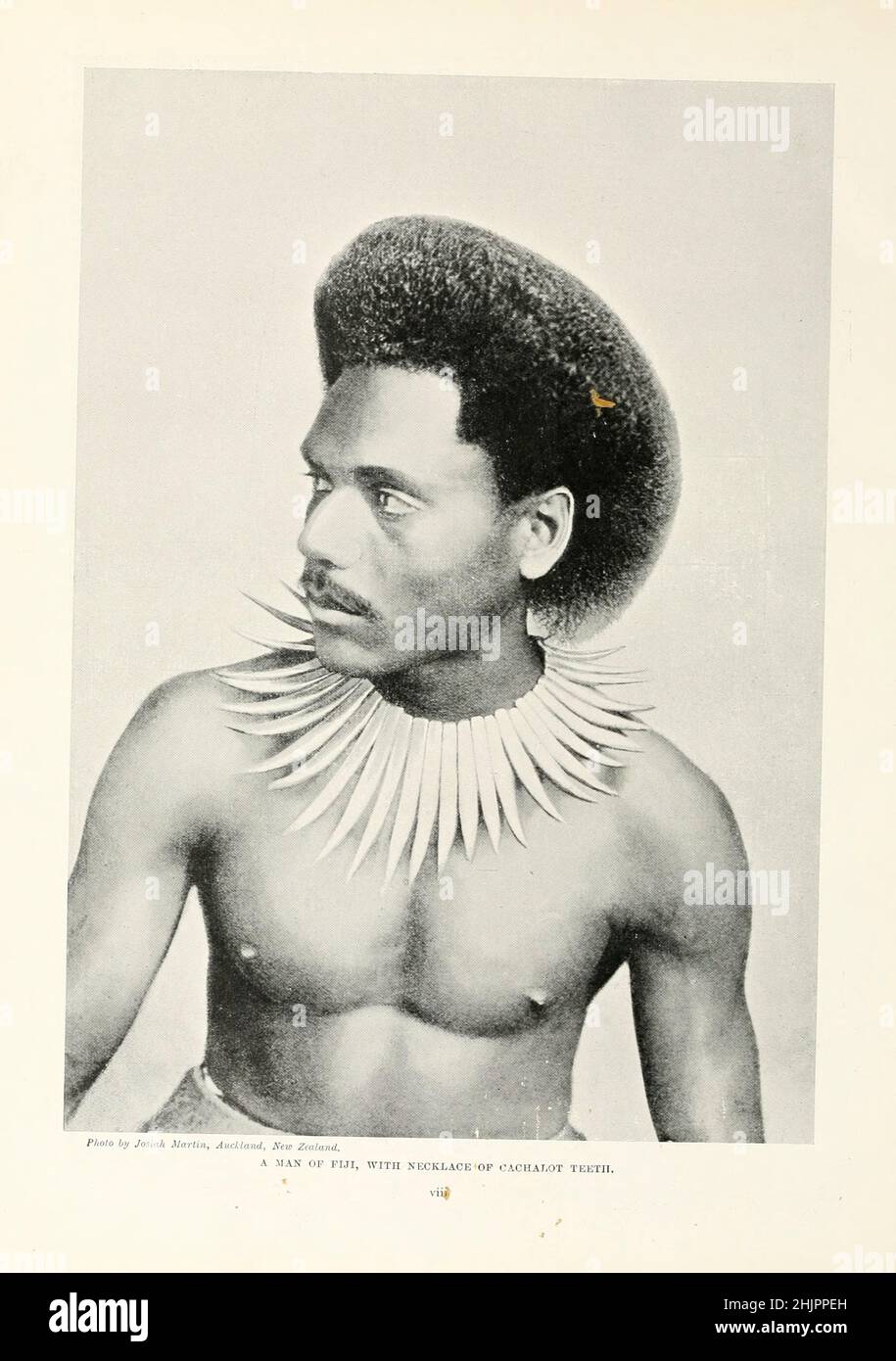 Man of Fiji, avec un collier de dents cachalot du livre « The Living races of Humany » vol 1 de Henry Neville Hutchinson, éditeurs John Walter Gregory, et Richard Lydekker, éditeur: London, Hutchinson & co 1901 Banque D'Images