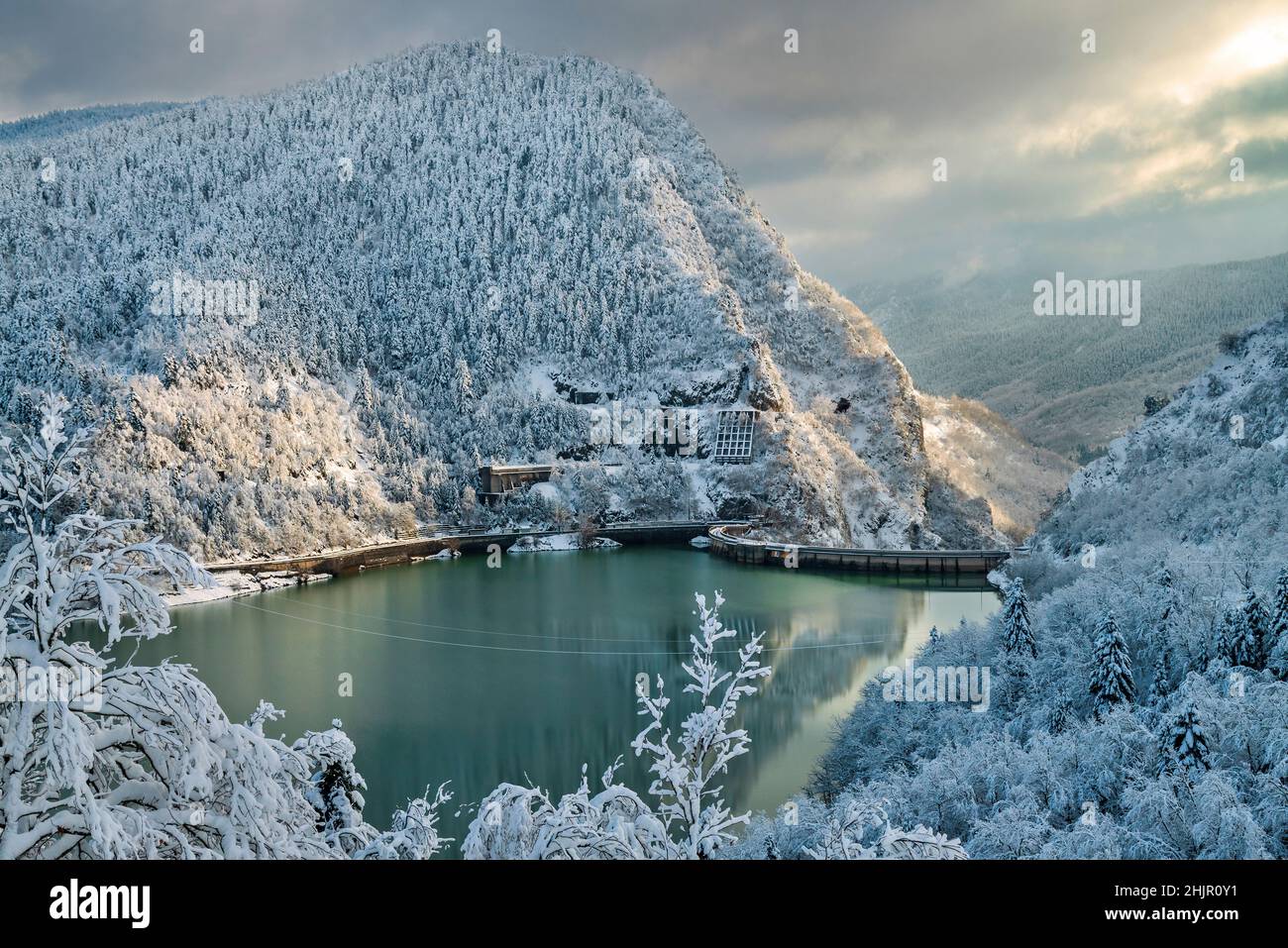 Le barrage de Plastiras Karditsa, lac, Thessalie, Grèce. Banque D'Images