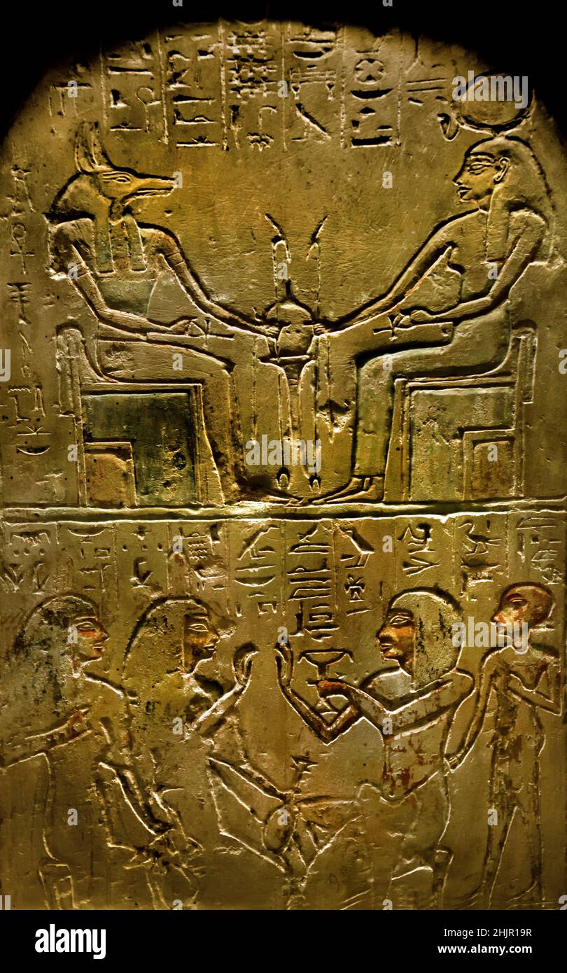 Offres de roulements de stèle Paneshi à Osiris, Isis et Horus Egypt (Museo Egizio di Torino Italie) Banque D'Images