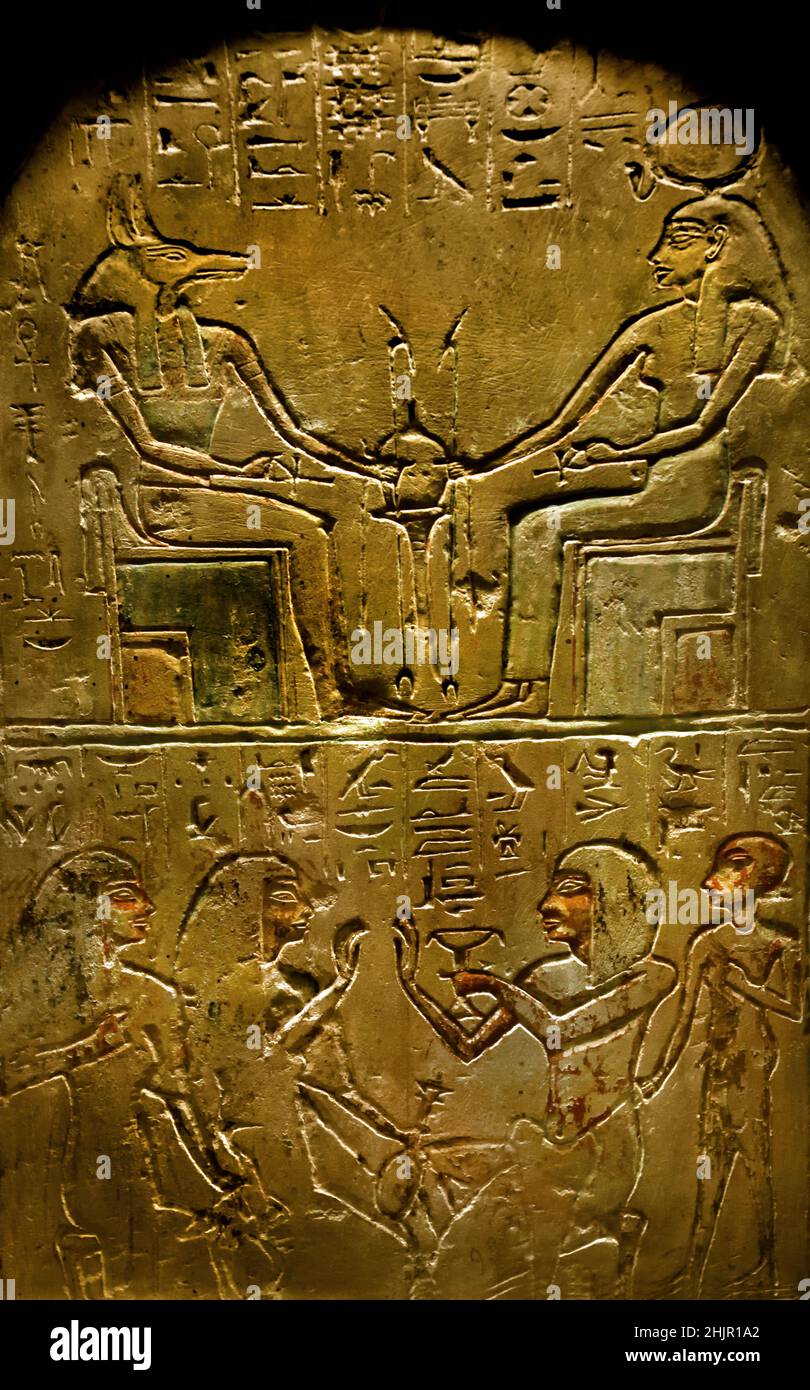 Offres de roulements de stèle Paneshi à Osiris, Isis et Horus Egypt (Museo Egizio di Torino Italie) Banque D'Images