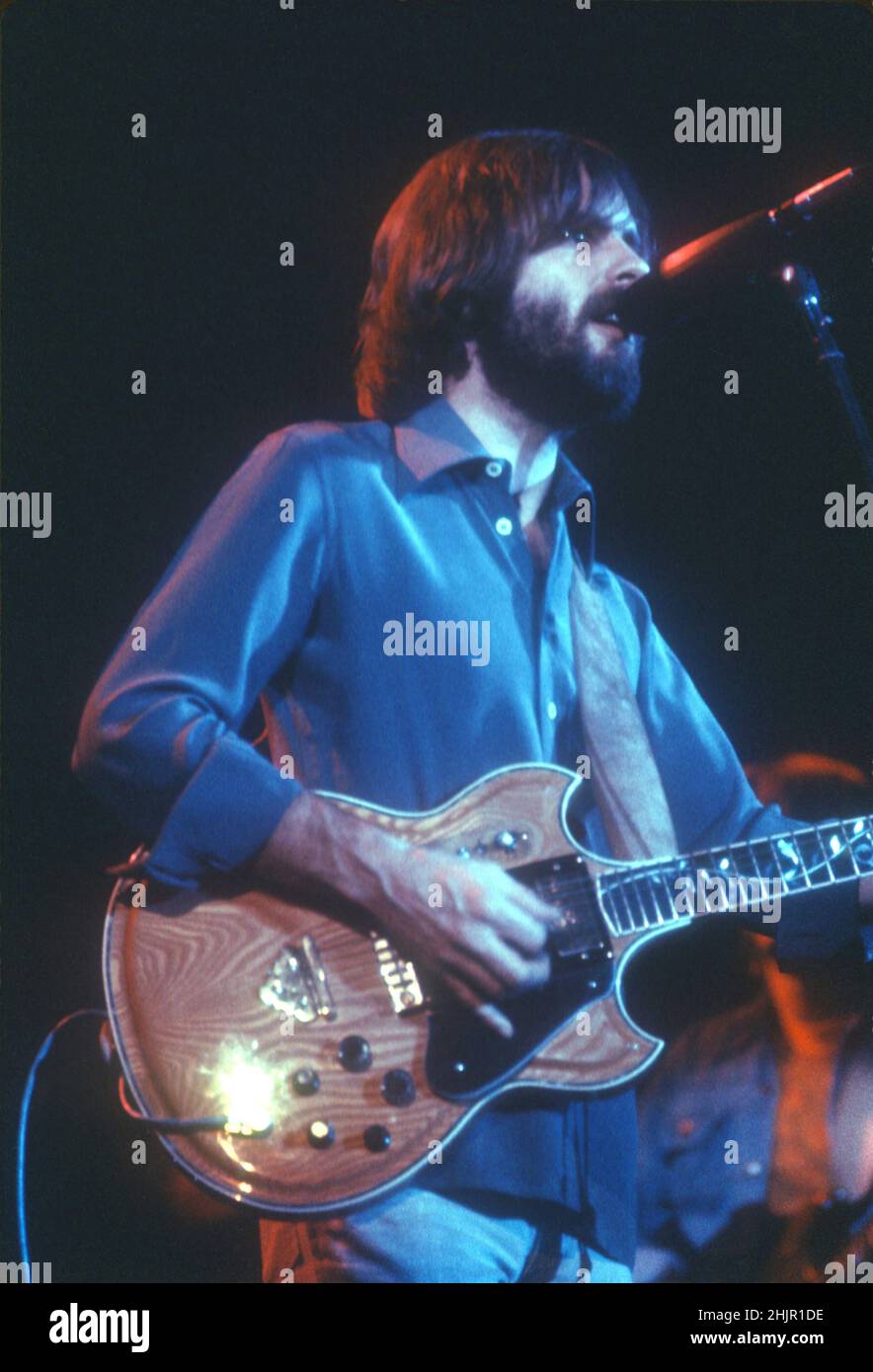 The Graful Dead Performing in 1975 Credit: Jeffrey Mayer / Rock Negative / MediaPunch Bob Weir Banque D'Images