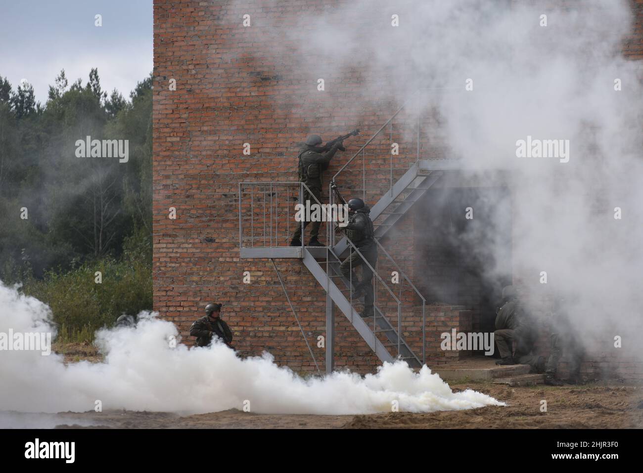 Soldats ukrainiens au cours d'un exercice militaire conjoint Rapid Trident 2019 au Centre international pour le maintien de la paix et la sécurité de l'Académie nationale des forces terrestres près de Lviv. Banque D'Images