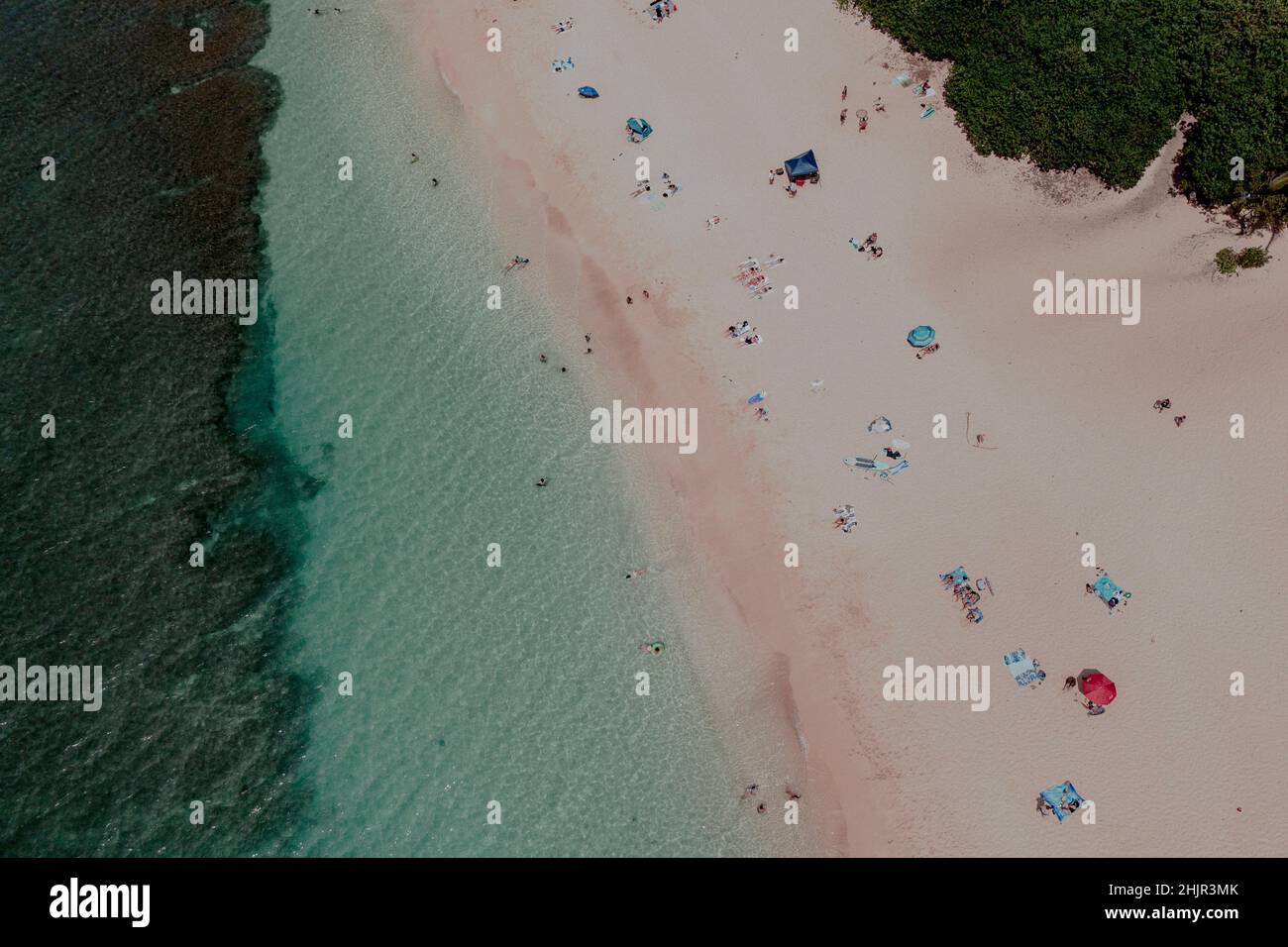 Photo aérienne d'une journée de plage sur la rive nord d'Oahu Banque D'Images