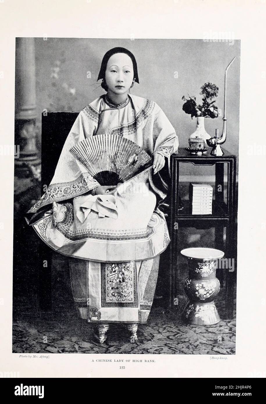 Une dame chinoise de haut rang du livre « les races vivantes de l'humanité » vol 1 par Henry Neville Hutchinson, éditeurs John Walter Gregory, et Richard Lydekker, éditeur: London, Hutchinson & co 1901 Banque D'Images