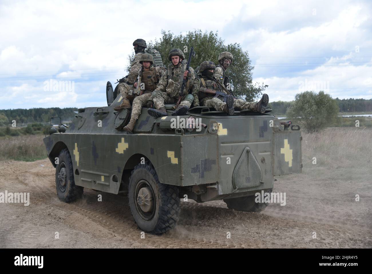 Military land vehicle Banque de photographies et d'images à haute  résolution - Page 4 - Alamy