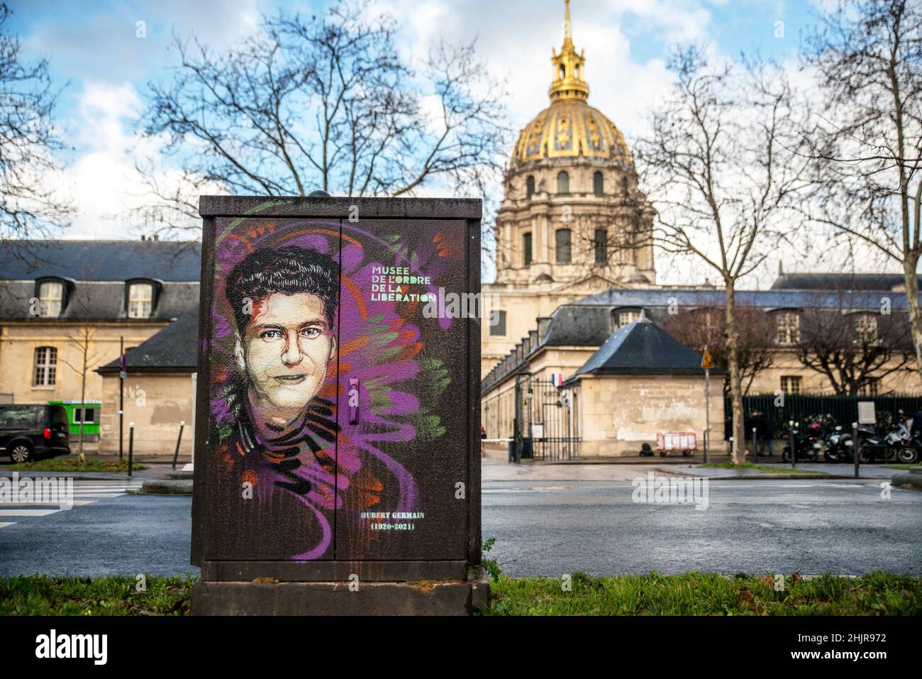 L'artiste français de rue C215 pulvérise les visages d'environ 20 compagnons de la libération dans des boîtes aux lettres ou des boîtes électriques autour des Invalides à Paris, en France, le 31 janvier 2022, avant l'ouverture en février 7 d'une exposition de ses créations au Musée de l'ordre de la libération.Photo de Denis Prezat/avenir photos/ABACAPRESS.COM Banque D'Images