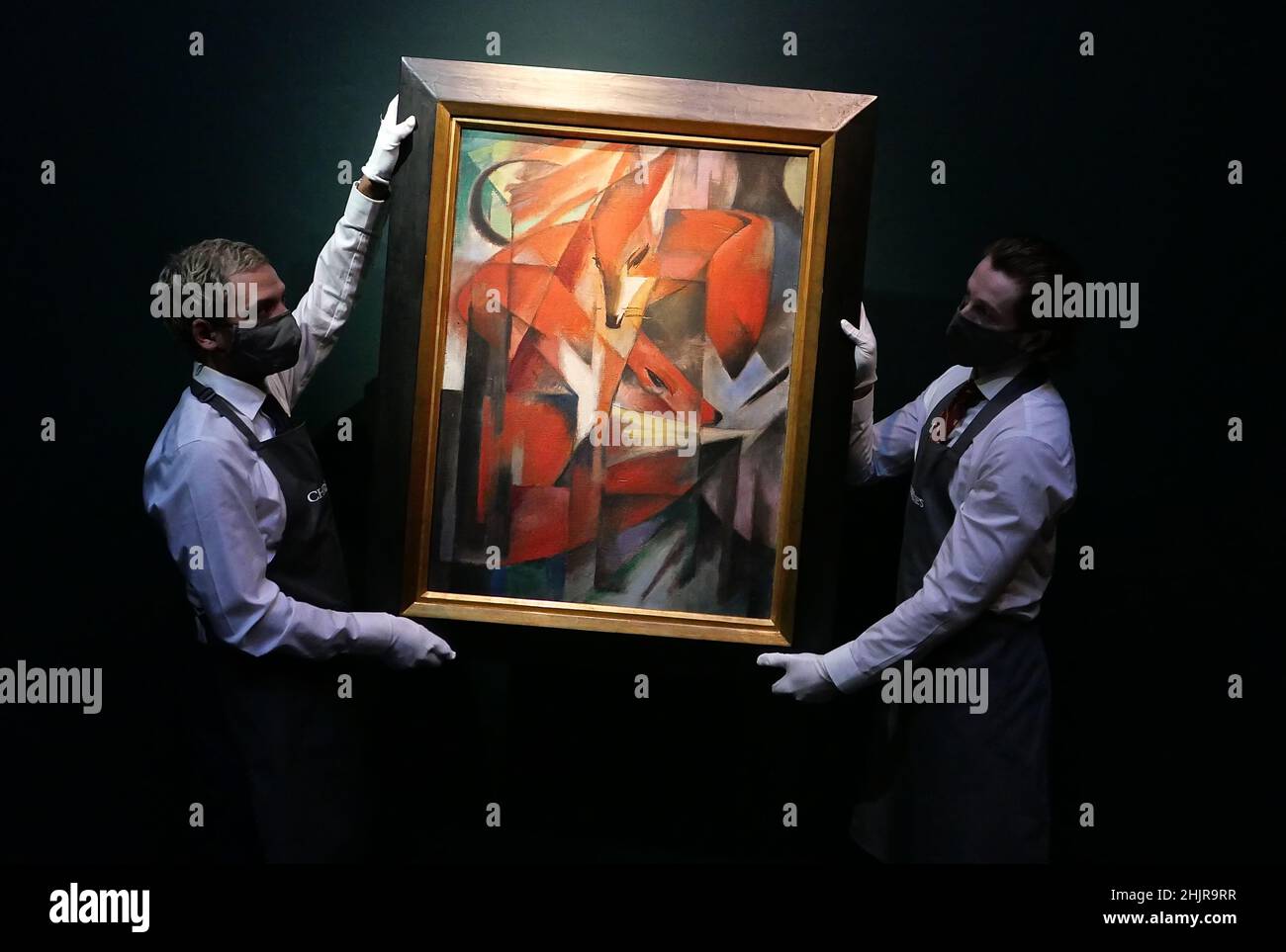 Les renards (Die Füchse), œuvre phare de qualité muséale réalisée par un père du modernisme du 20th siècle, Franz Marc, seront proposés à la vente par Christie’s le 1 mars, avec une estimation sur demande de £35 millions.En 2021, les renards ont été restitués aux héritiers de Kurt et d'Else Grawi de Berlin, victimes de persécutions nazies, qui possédaient la peinture de 1928 à 1940 • Franz Marc est mort pendant la première Guerre mondiale.Son oeuvre est relativement petite et beaucoup de ses plus grandes photos sont logées dans les grands musées. Banque D'Images