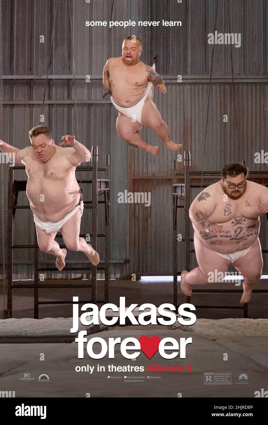 Jackass Forever (2022) dirigé par Jeff Tremaine et mettant en vedette Johnny Knoxville, Steve-O, Chris Pontius, Dave England et Preston Lacy.Après 11 ans, l'équipage de Jackass est de retour pour leur croisade finale. Banque D'Images