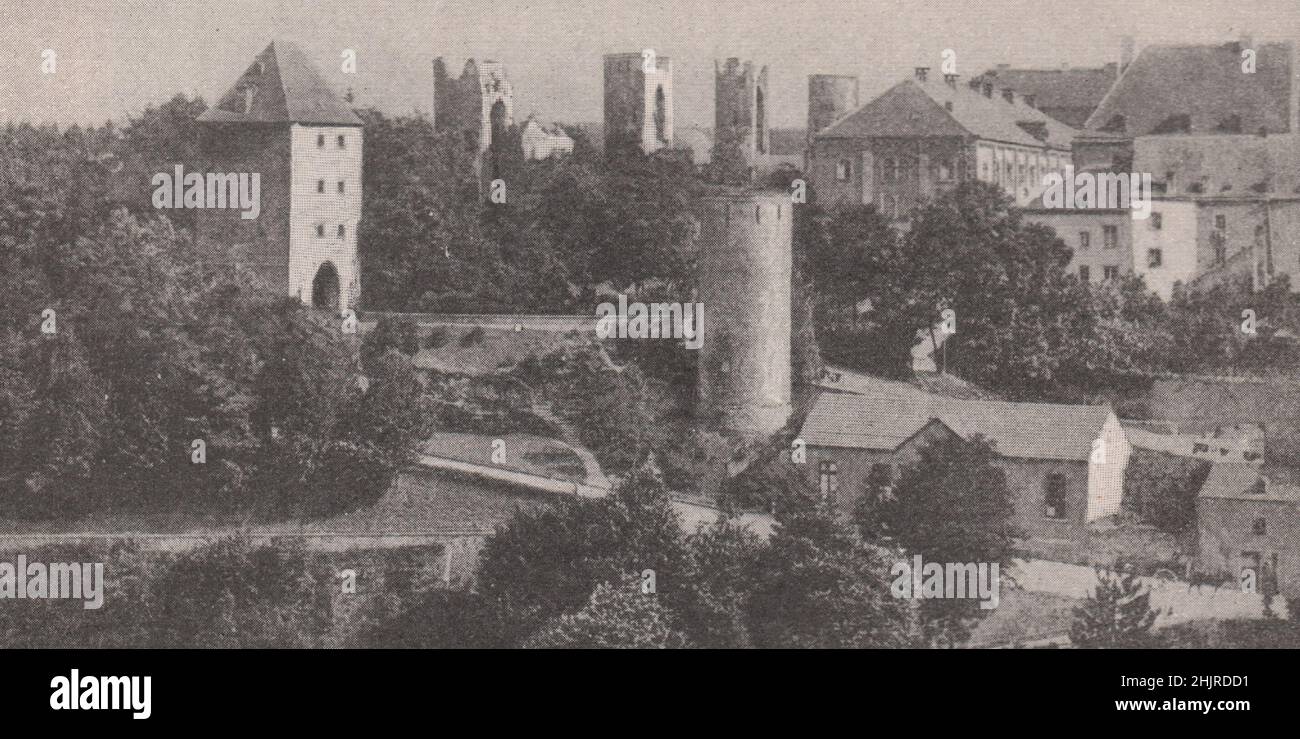 Remparts du XVe siècle de la ville de Luxembourg (1923) Banque D'Images