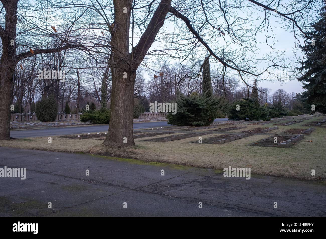 Legnica, Pologne - 13 janvier 2022.Cimetière de guerre soviétique.Voici des soldats et des officiers enterrés qui sont tombés pendant les combats pour Liegnitz (aujourd'hui Legnica) Banque D'Images