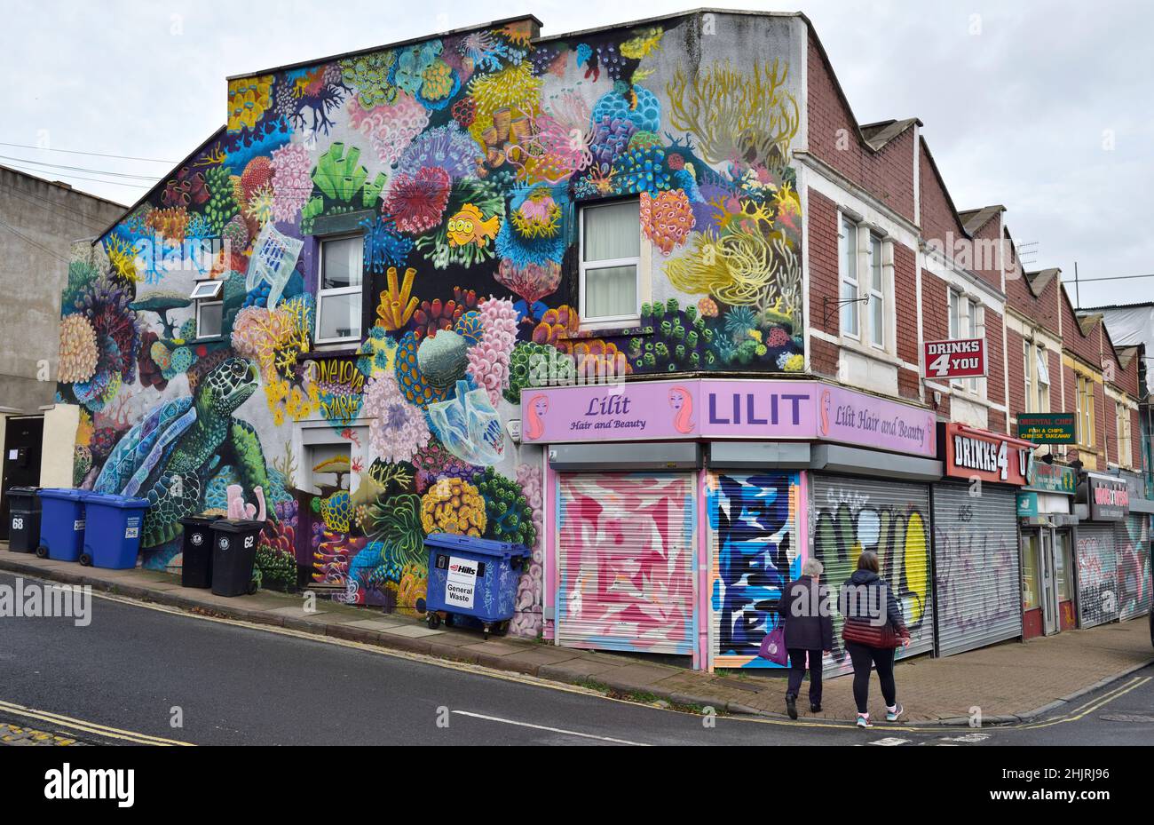 Street art, Bristol UK et surtout Bedminster a beaucoup d'exemples de bon art de rue avec plutôt beaucoup de mauvais marquage.Thème marin sur si Banque D'Images
