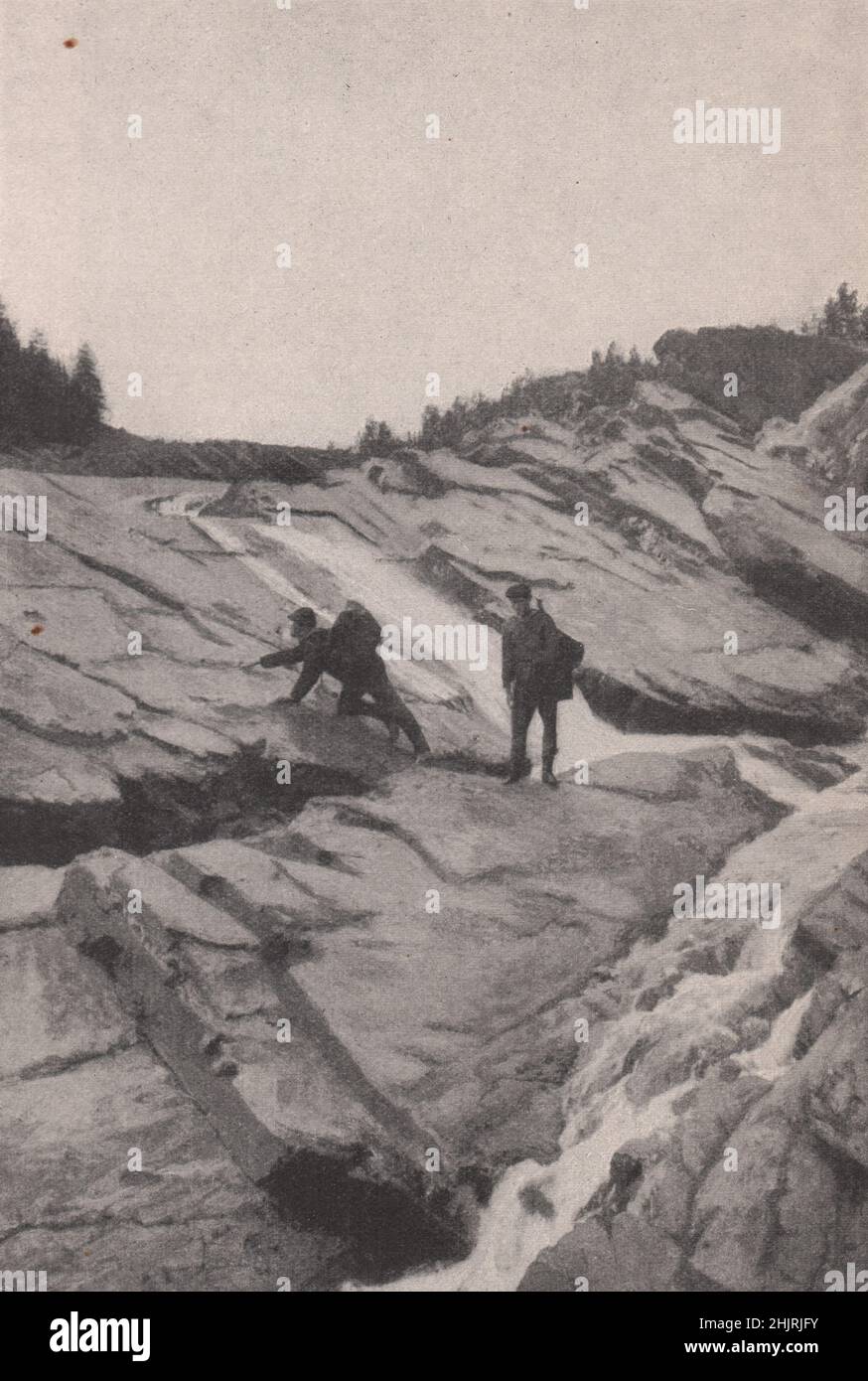 Passage difficile le long d'un affluent de la partie supérieure de gander. Canada. Terre-Neuve (1923) Banque D'Images