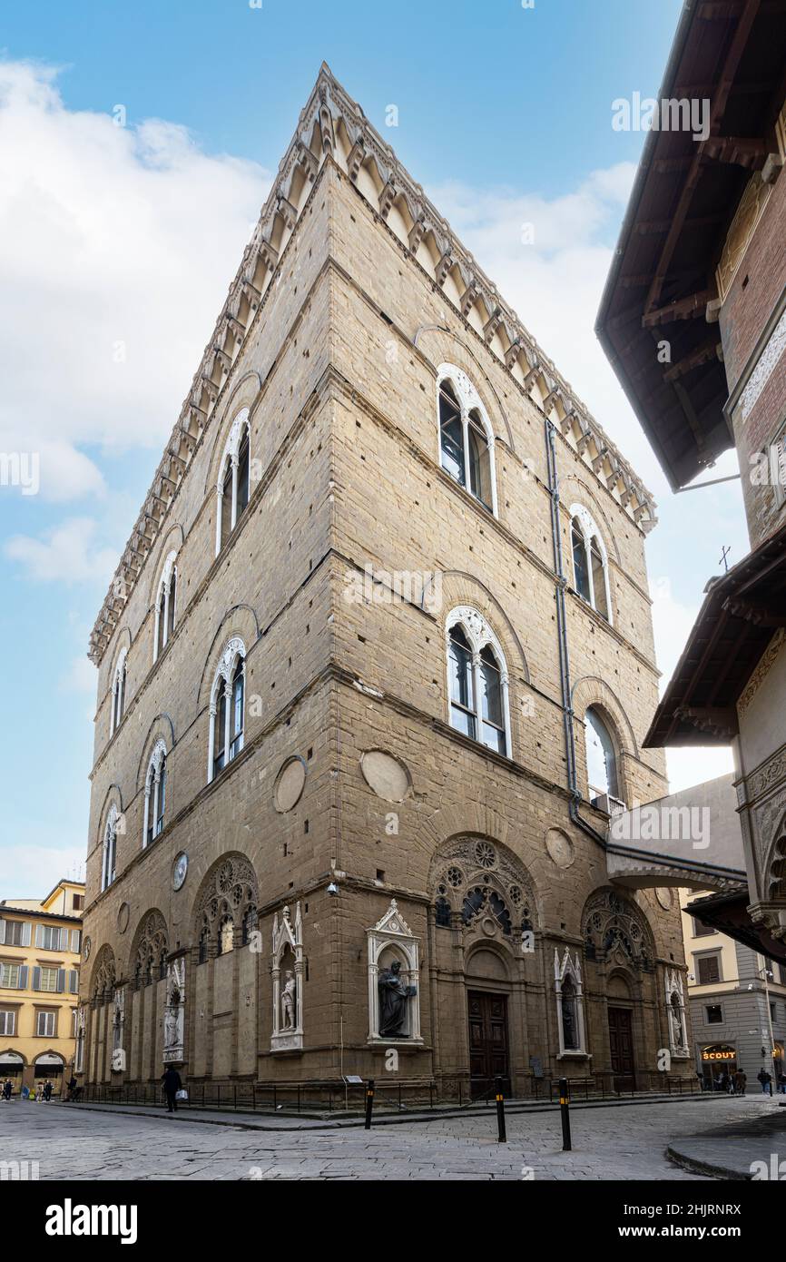 Florence, Italie.Janvier 2022. Vue extérieure du bâtiment qui abrite l'église et le musée d'Orsanmichele dans le centre historique de la ville Banque D'Images