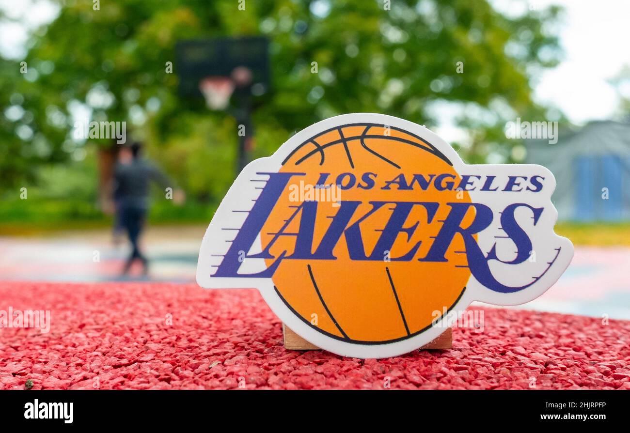 15 septembre 2021, Los Angeles, USA, emblème des Lakers de Los Angeles sur le terrain de sport. Banque D'Images