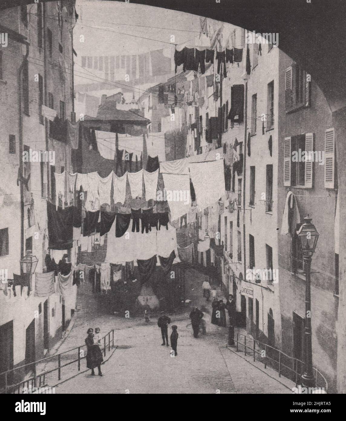 Sol de séchage communal de la laundrywoman génoise. Italie. Riviera (1923) Banque D'Images