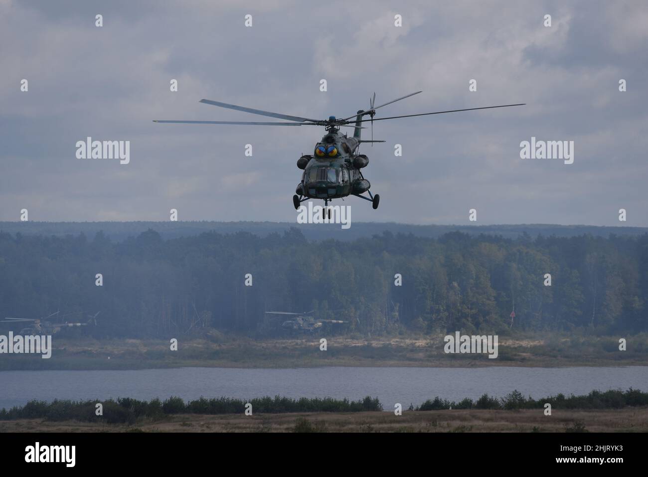 Hélicoptère ukrainien vu lors d'un exercice militaire conjoint Rapid Trident 2019 au Centre international pour le maintien de la paix et la sécurité de l'Académie nationale des forces terrestres près de Lviv. Banque D'Images