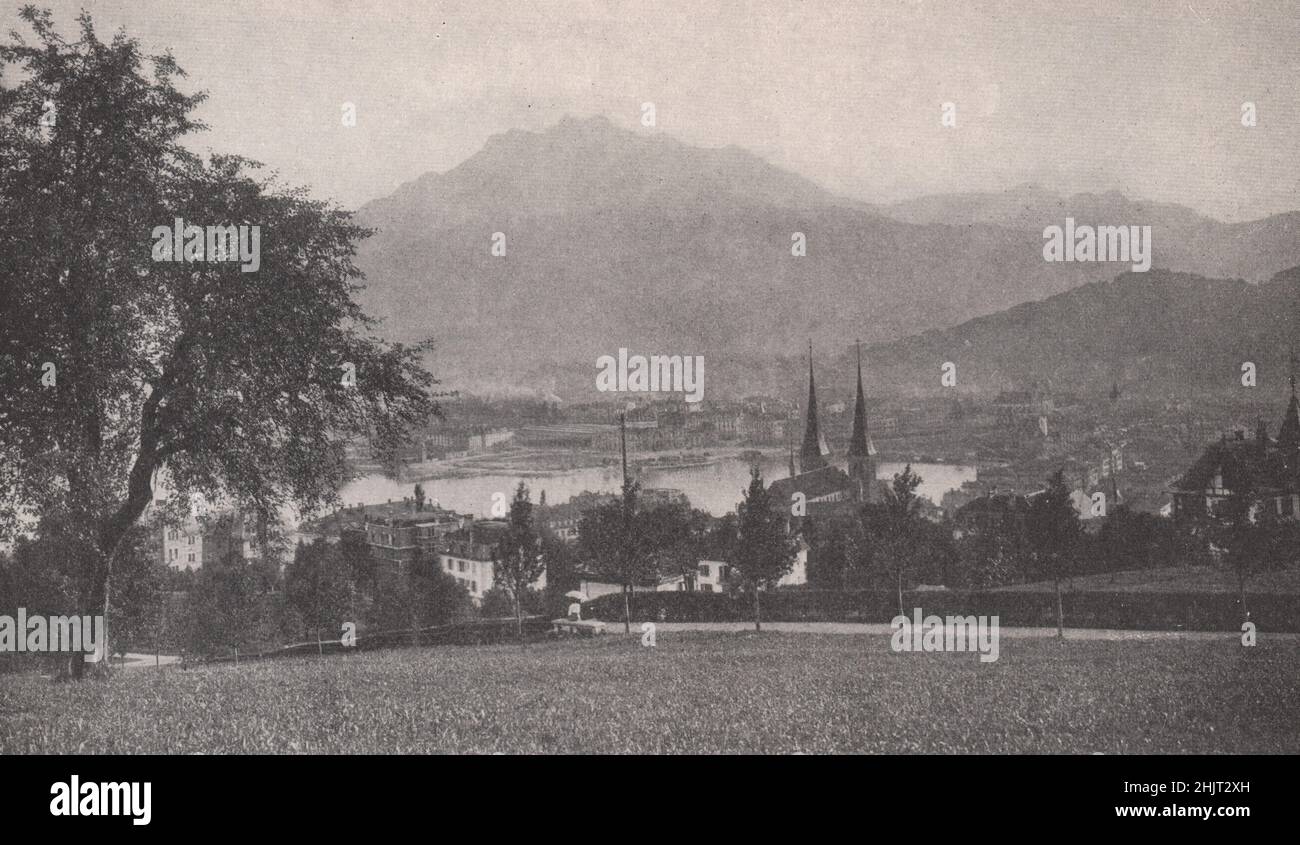 Vue générale depuis l'est de Lucerne, l'une des plus belles villes de Suisse (1923) Banque D'Images