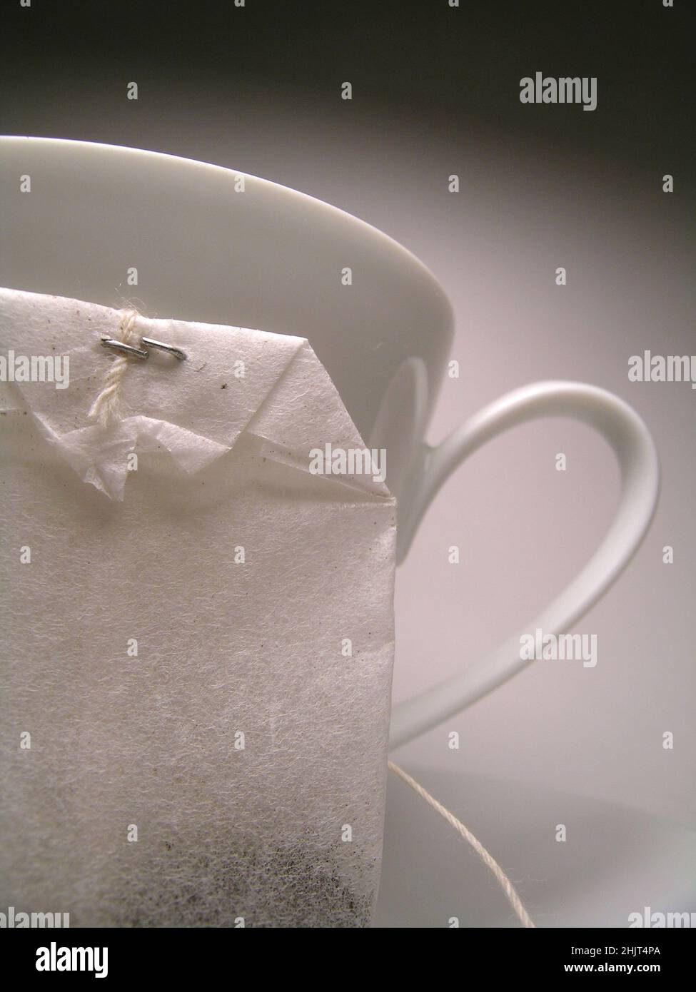 Théière avec teabag noir et blanc Banque D'Images