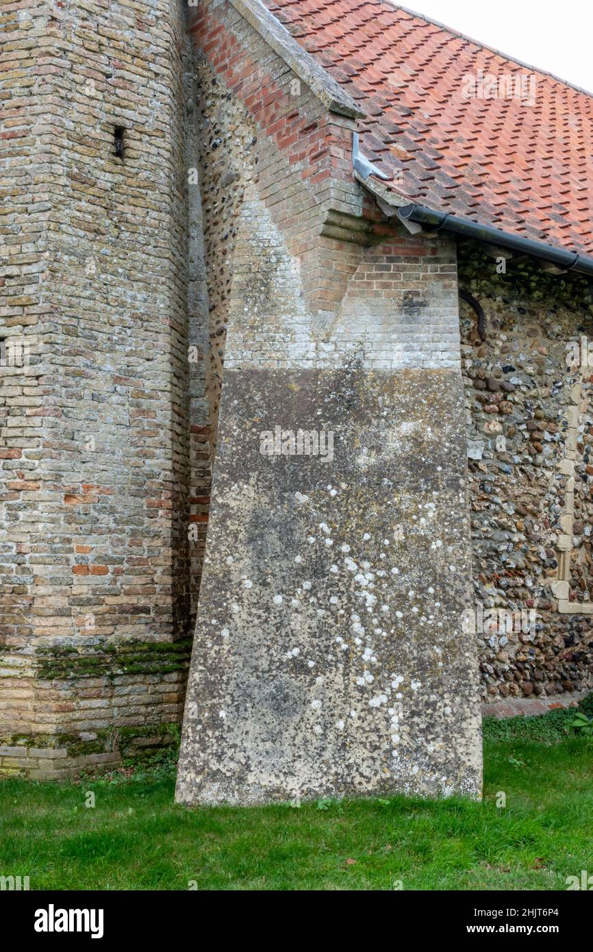Contrefort à l'église St Mary's Church, Farnham, Suffolk, Royaume-Uni Banque D'Images