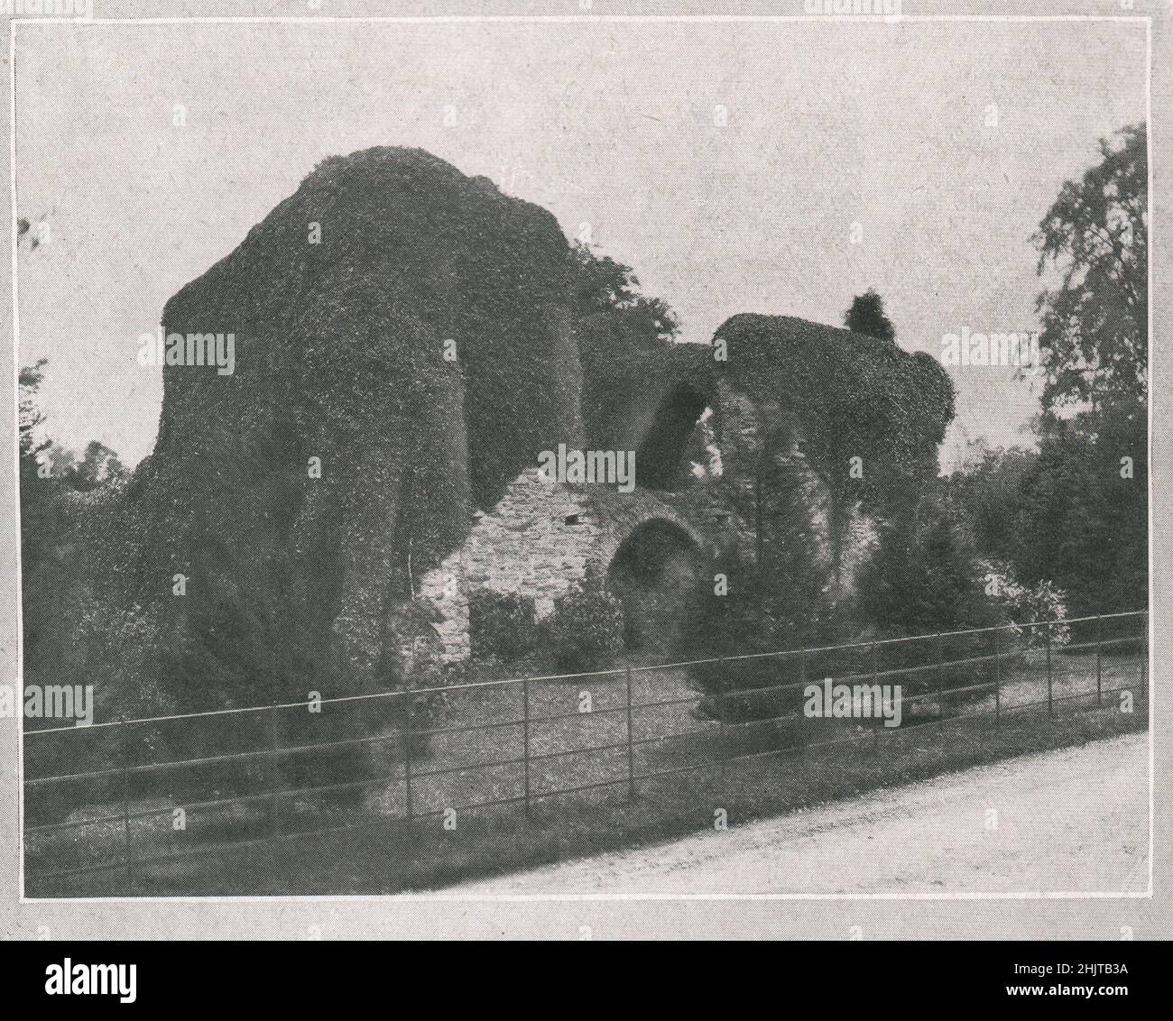 Ruines de l'abbaye, Armagh. Comté Armagh (1913) Banque D'Images