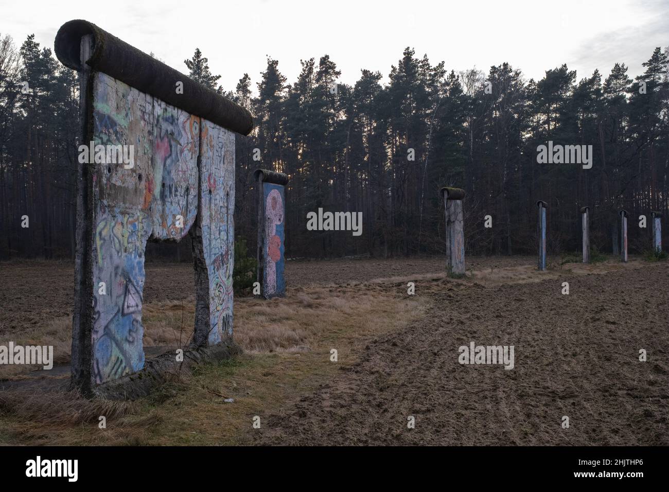 Sosnowka, Pologne - 16 janvier 2022.Fragments de mur de Berlin en Pologne.Mise au point sélective.Hiver ensoleillé jour Banque D'Images