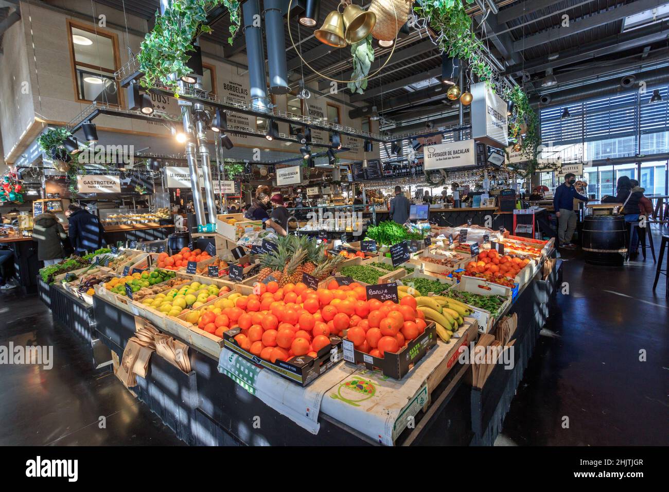 Bacalan Market, un marché alimentaire à Bordeaux.Un endroit pour prendre le petit-déjeuner, le déjeuner et le dîner dans les restaurants et les buffets et aussi acheter des aliments frais. Banque D'Images