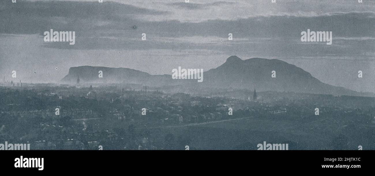 Arthur's Seat, de Blackford Hill, Édimbourg. Edimbourghshire (1913) Banque D'Images
