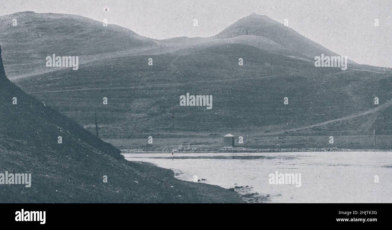 Dunsalppie Loch et Arthur's Seat, Édimbourg. Edimbourghshire (1913) Banque D'Images