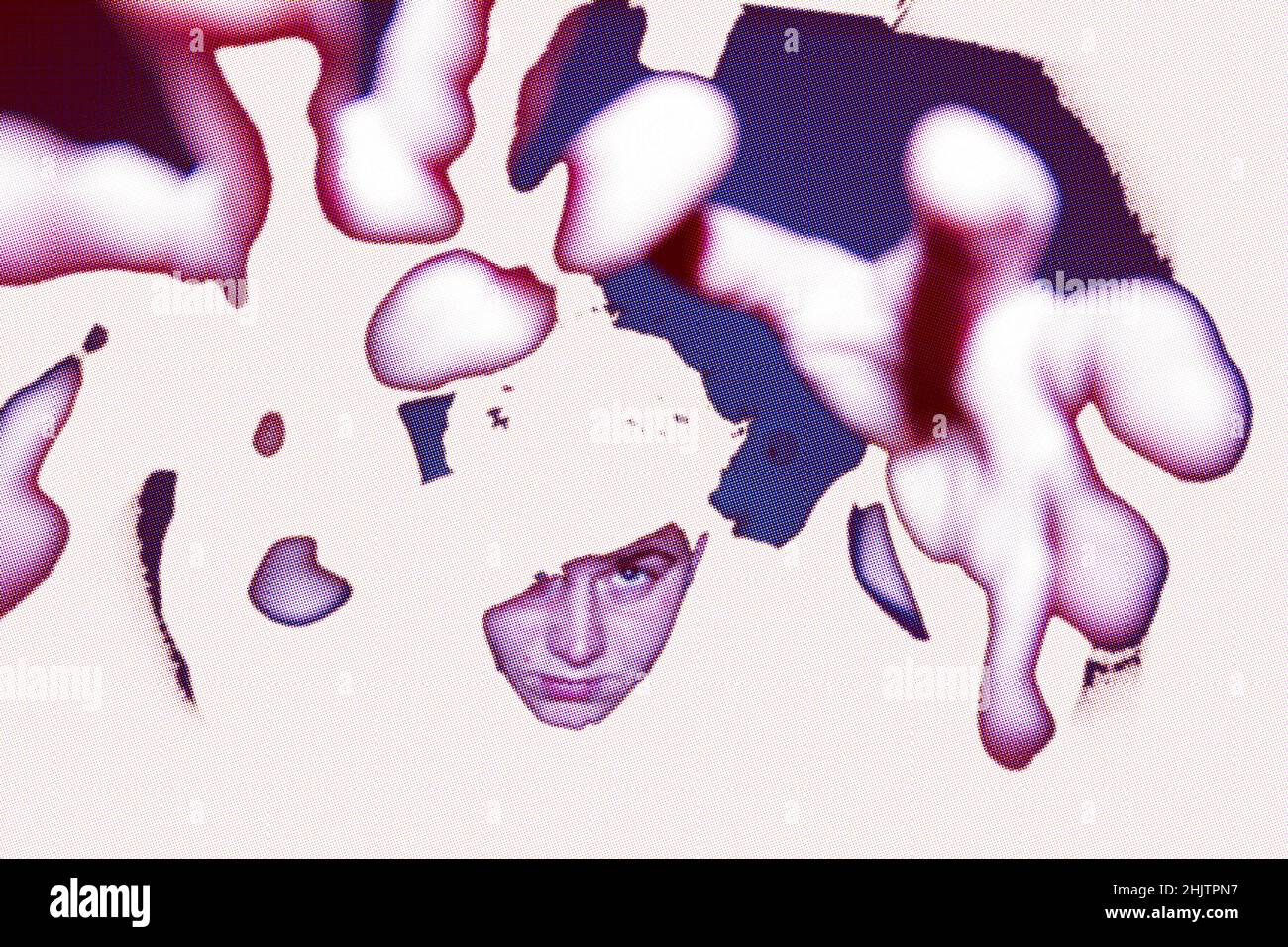 la photographie abstraite montre une jeune femme qui étire les mains vers le haut Banque D'Images