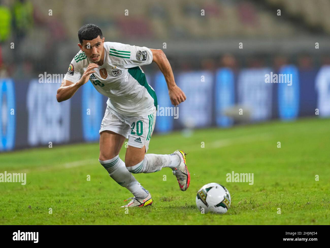 Douala, Cameroun, 16 janvier 2022: Youcef Atal d'Algérie pendant l'Algérie contre la coupe des nations de Guinée équatoriale-Afrique au stade de Japoma.Prix Kim/CSM. Banque D'Images